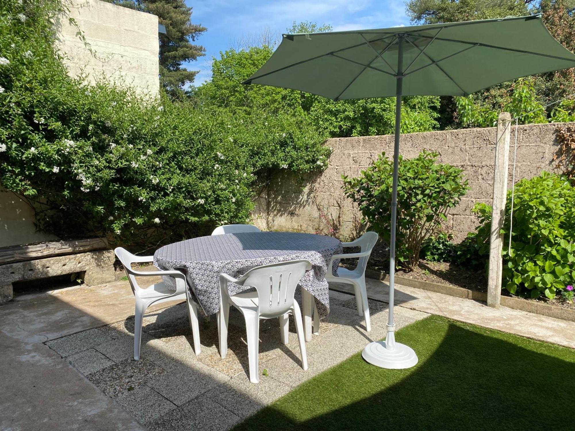 Maison De Ville Avec Jardin Malestroit Exterior foto
